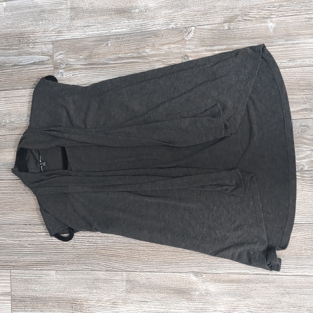 5/$25 Cable & Gauge Grey Sleeveless Cardigan S